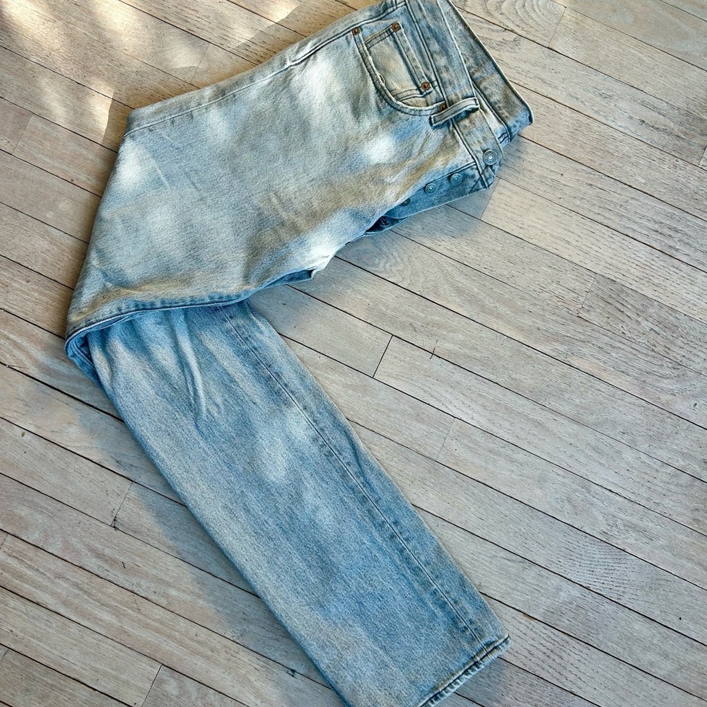 Levi's 501 W32 L36 - Blue -  Distressed Right Front and Back Pockets